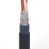 Opbouw van één RCA-kabel met twee geïsoleerde aders en beschermende lagen.